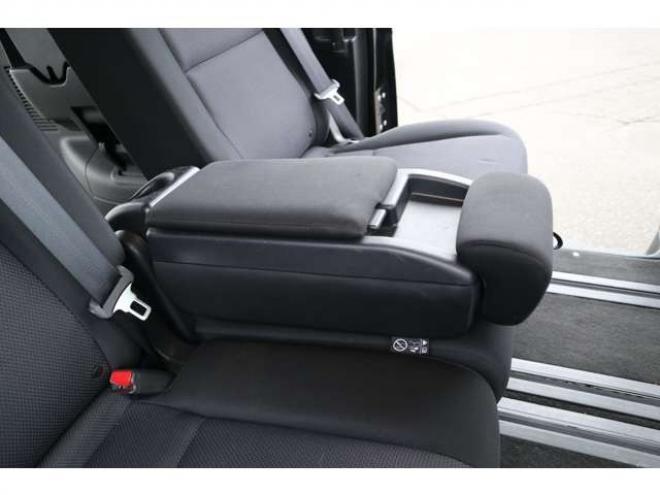 セレナ2.0 B 4WD　社外CDプレイヤー　アラウンドビューモニター　クルーズコントロール　エマージェンシーブレーキ　車線逸脱防止支援　パーキングセンサー 2000