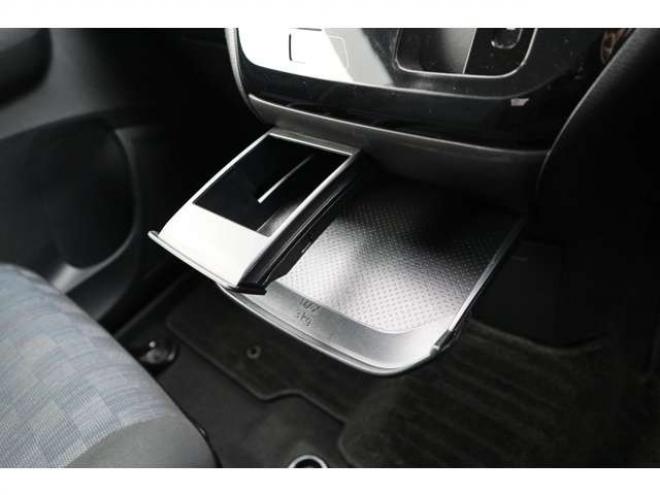 デイズハイウェイスターX 4WD　社外フルセグナビ　アラウンドビューモニター　LEDヘッドライト　シートヒーター　エマージェンシーブレーキ　車線逸脱警報機能 660