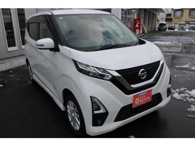 デイズハイウェイスターX 4WD　社外フルセグナビ　アラウンドビューモニター　LEDヘッドライト　シートヒーター　エマージェンシーブレーキ　車線逸脱警報機能 660