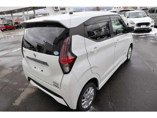 デイズハイウェイスターX 4WD　社外フルセグナビ　アラウンドビューモニター　LEDヘッドライト　シートヒーター　エマージェンシーブレーキ　車線逸脱警報機能 660