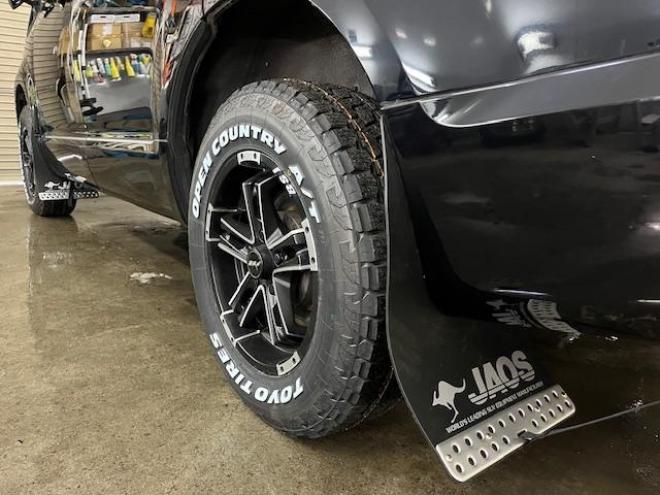 デリカＤ：５　本州仕入　ワンオーナー　寒冷地仕様　禁煙車　両側パワースライドドア　アルパインリアモニター　新品ＴＯＹＯホワイトレター　新品ＪＡＯＳブラックマッドガード　社外１６ＡＷ＋スタッドレスタイヤ付　ＥＴＣ 4WD 2400 5Dr