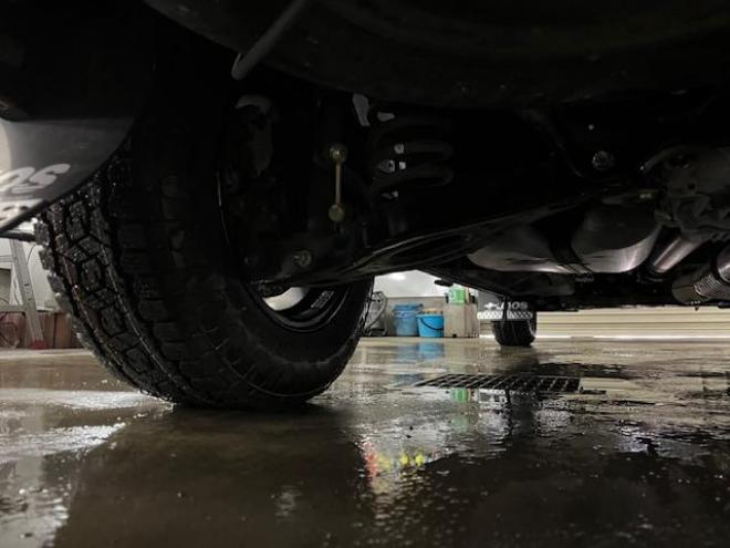 デリカＤ：５　本州仕入　ワンオーナー　寒冷地仕様　禁煙車　両側パワースライドドア　アルパインリアモニター　新品ＴＯＹＯホワイトレター　新品ＪＡＯＳブラックマッドガード　社外１６ＡＷ＋スタッドレスタイヤ付　ＥＴＣ 4WD 2400 5Dr