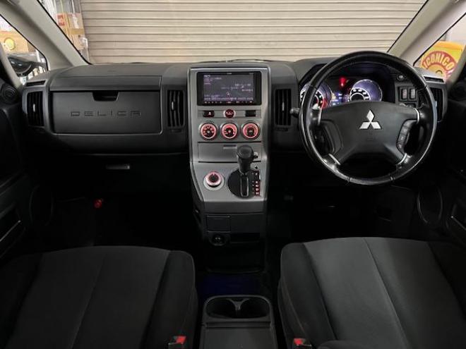 デリカＤ：５　本州仕入　ワンオーナー　寒冷地仕様　禁煙車　両側パワースライドドア　アルパインリアモニター　新品ＴＯＹＯホワイトレター　新品ＪＡＯＳブラックマッドガード　社外１６ＡＷ＋スタッドレスタイヤ付　ＥＴＣ 4WD 2400 5Dr