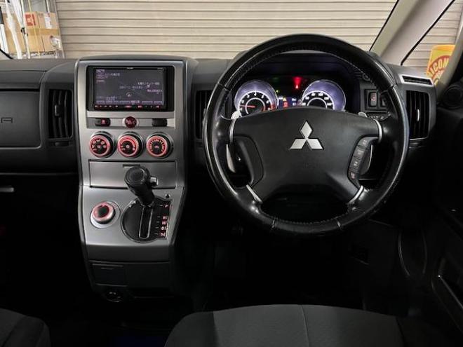 デリカＤ：５　本州仕入　ワンオーナー　寒冷地仕様　禁煙車　両側パワースライドドア　アルパインリアモニター　新品ＴＯＹＯホワイトレター　新品ＪＡＯＳブラックマッドガード　社外１６ＡＷ＋スタッドレスタイヤ付　ＥＴＣ 4WD 2400 5Dr