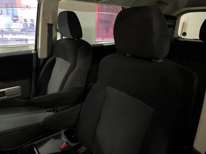 デリカＤ：５　本州仕入　ワンオーナー　寒冷地仕様　禁煙車　両側パワースライドドア　アルパインリアモニター　新品ＴＯＹＯホワイトレター　新品ＪＡＯＳブラックマッドガード　社外１６ＡＷ＋スタッドレスタイヤ付　ＥＴＣ 4WD 2400 5Dr