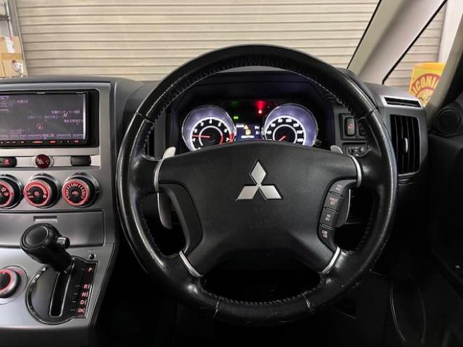 デリカＤ：５　本州仕入　ワンオーナー　寒冷地仕様　禁煙車　両側パワースライドドア　アルパインリアモニター　新品ＴＯＹＯホワイトレター　新品ＪＡＯＳブラックマッドガード　社外１６ＡＷ＋スタッドレスタイヤ付　ＥＴＣ 4WD 2400 5Dr