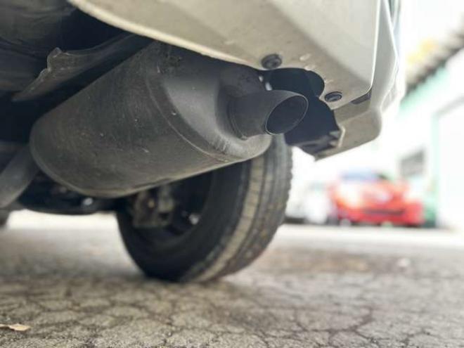 フィット1.5 ハイブリッド F 4WD　純正ナビ　バックカメラ　ETC　パワステ　パワーウィンドウ　ABS　キーレスエントリー 1500