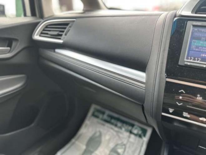 フィット1.5 ハイブリッド F 4WD　純正ナビ　バックカメラ　ETC　パワステ　パワーウィンドウ　ABS　キーレスエントリー 1500