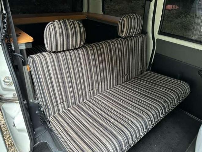 タウンエースバン1.5 GL 4WD　アルトピアーノ　ベージュツートン全塗装済　ベッドキット　セカンドバッテリー　ETC　フルセグTVナビ　バックカメラ　アイドリングストップ　ABS　レーンキープアシスト　盗難防止装置　パワステ　パワーウィンドウ 1500