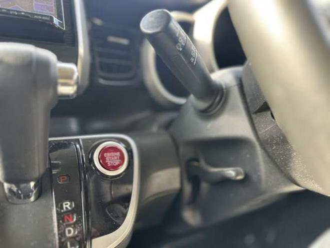 N-BOXカスタムG Lパッケージ 4WD　社外ナビ　左側電動スライドドア　バックカメラ　純正アルミホイール　キーレスエントリー　ABS　パワーウィンドウ　パワステ　盗難防止装置 660