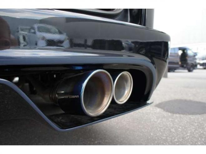 レジアスエース2.8 スーパーGL ダークプライム ロングボディ ディーゼルターボ 4WD　415COBRAコンプリート車両　ファントムヘッドライトシステム&ファントムゴールド18インチホイール&フェイスリフトキット&フルエアロ&フローティングリップ&ローフォルムフェンダー　玄武2インチダウンブロック 2800