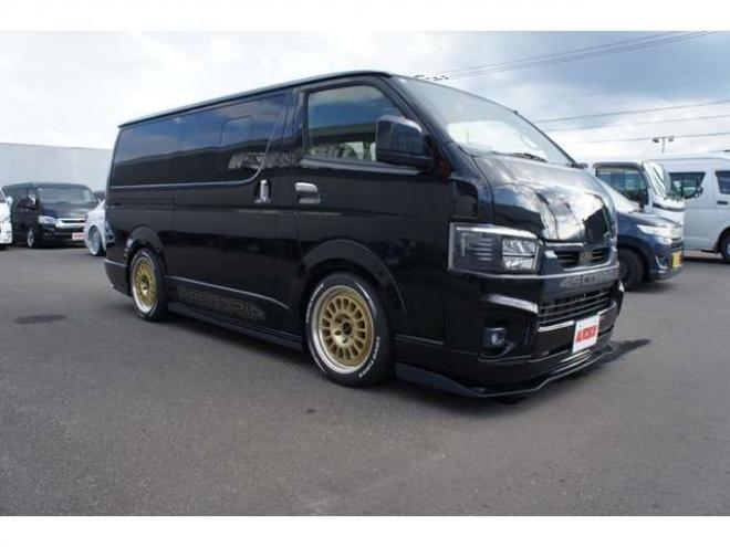 レジアスエース2.8 スーパーGL ダークプライム ロングボディ ディーゼルターボ 4WD　415COBRAコンプリート車両　ファントムヘッドライトシステム&ファントムゴールド18インチホイール&フェイスリフトキット&フルエアロ&フローティングリップ&ローフォルムフェンダー　玄武2インチダウンブロック 2800