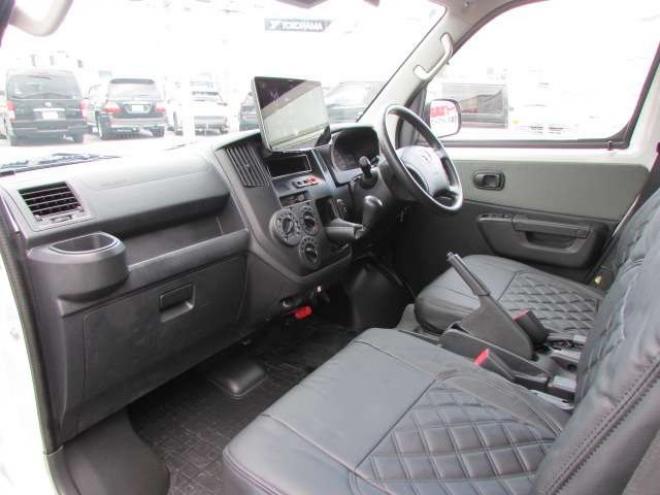 タウンエースバン1.5 GL 4WD　パートタイム4WD　ディスプレイオーディオ　リアヒーター　リアフォグ　GRIPMAX　MUDRAGE　M/Tホワイト　アイドリングストップ　横滑り防止　　フローティングビッグCarPlay対応　Bluetooth　社外14インチAW 1500