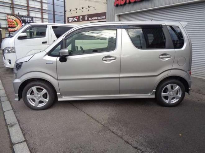 ワゴンRハイブリッド FZ セーフティパッケージ装着車 4WD　ワンオーナー車　全方位モニター　スマートキー 660