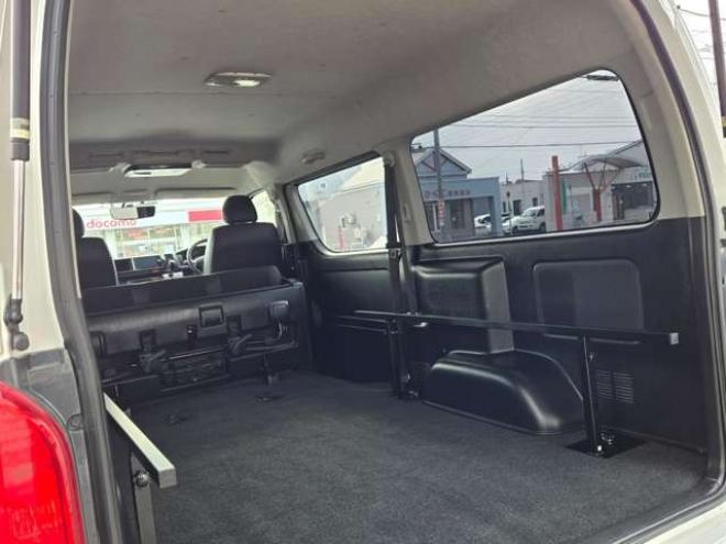 ハイエースバン2.7 スーパーGL ダークプライム ワイド ミドルルーフ ロングボディ 4WD　4WD　寒冷地仕様　両側パワスラ　スマキー　プッシュスタート　リアヒーター&クーラー　アルパインインナーミラー&フリップダウンモニター　社外メモリナビ　フルセグTV　ETC　ベッドキッド　Bカメラ 2700