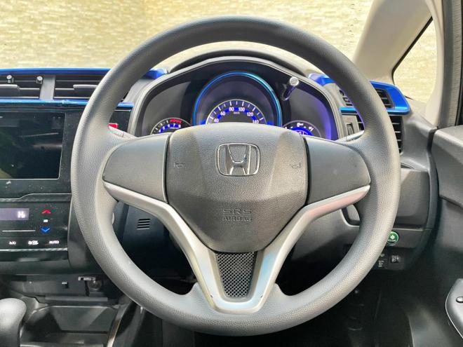 フィット13G Fパッケージ 4WD 5年保証 スマキー 寒冷地仕様 禁煙 車検整備2年付 修復歴無