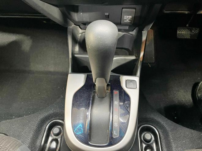 フィット13G Fパッケージ 4WD 5年保証 スマキー 寒冷地仕様 禁煙 車検整備2年付 修復歴無