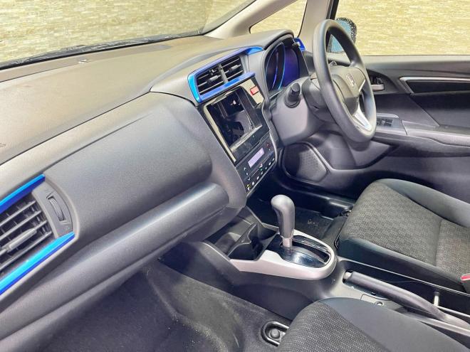 フィット13G Fパッケージ 4WD 5年保証 スマキー 寒冷地仕様 禁煙 車検整備2年付 修復歴無