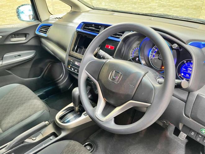 フィット13G Fパッケージ 4WD 5年保証 スマキー 寒冷地仕様 禁煙 車検整備2年付 修復歴無