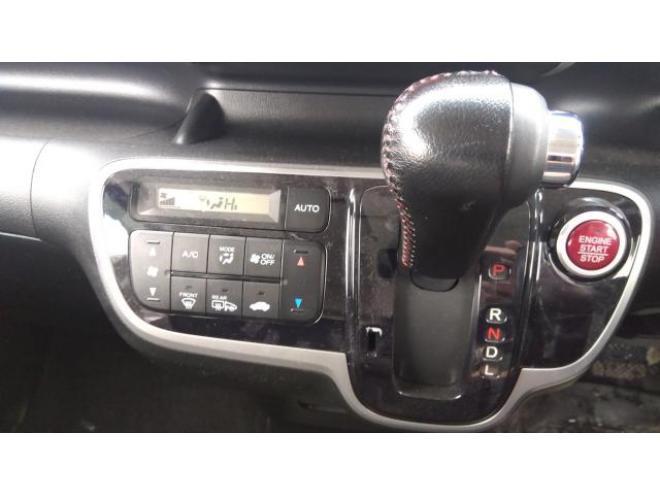 N-BOXカスタム　G-Lパッケージ　4WD 660 5Dr