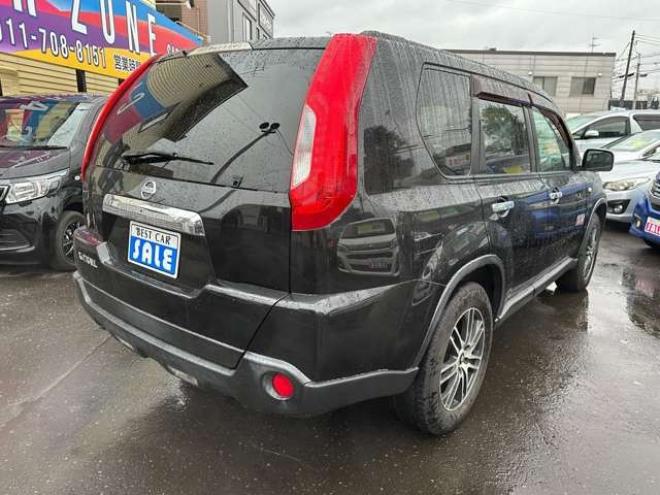 エクストレイル2.0 20X 4WD　社外ディスプレイオーディオ　前後シートヒーター　4WD切り替スイッチ　　横滑り防止装置　ETC　ヒルディセントコントロール　社外アルミホイール夏 2000