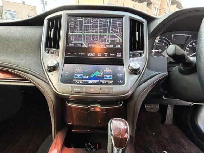 クラウンロイヤル 2.5 ロイヤル i-Four 4WD　ナビバックモニターフルセグTV　エンジンスターター　夏冬タイヤ付き　クルーズコントロール 2500