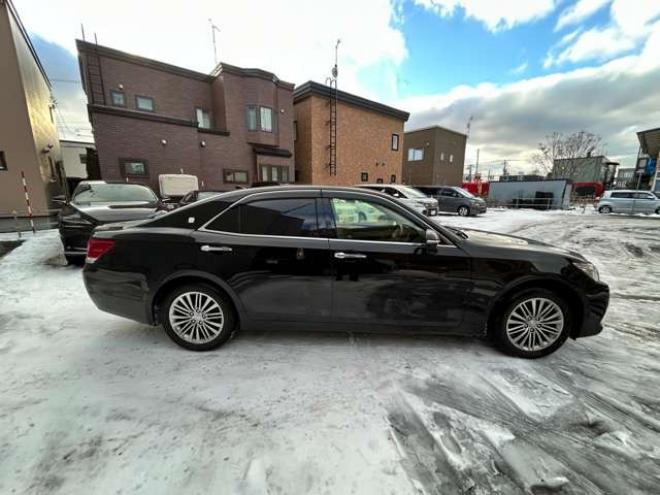 クラウンロイヤル 2.5 ロイヤル i-Four 4WD　ナビバックモニターフルセグTV　エンジンスターター　夏冬タイヤ付き　クルーズコントロール 2500