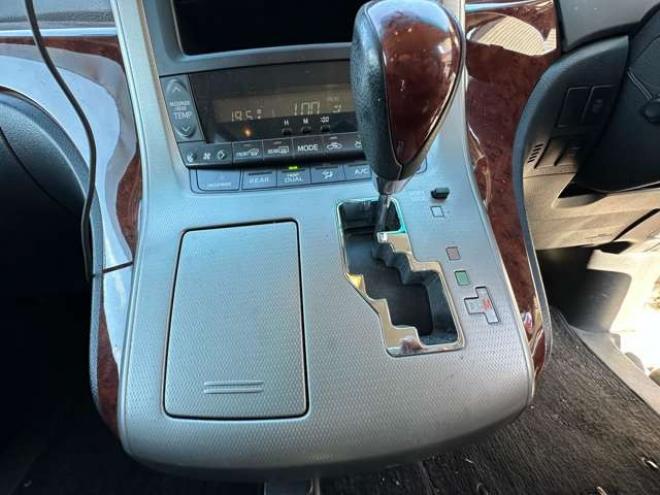 ヴェルファイア2.4 Z プラチナセレクションII 4WD　HDDナビ　ワンセグ　両側パワースライドドア　パワーバックドア　コーナーセンサー　横滑り防止装置　ビルトインETC 社外アルミホイール夏　バックモニター　社外エンジンスターター　プッシュスタート 2400