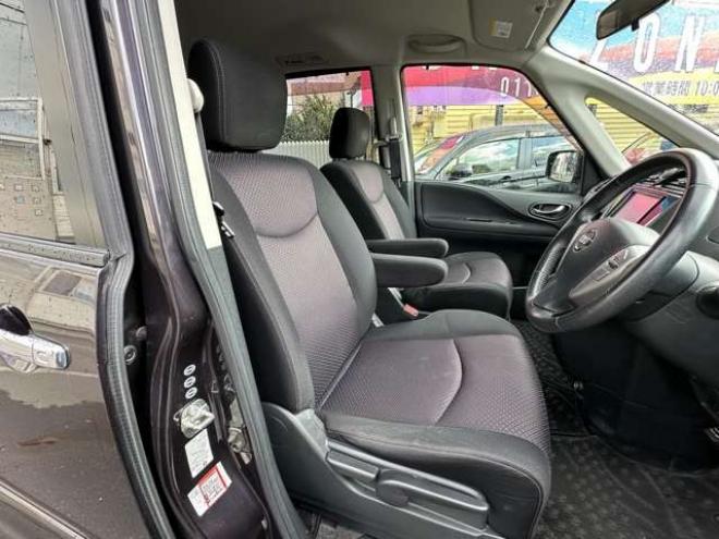 セレナ2.0 ハイウェイスター Vセレクション 4WD　両側ワンタッチオートスライドドア　アイドリングトップ　横滑り防止装置　プッシュスタート　クルーズコントロール　社外アルミホイール夏 2000