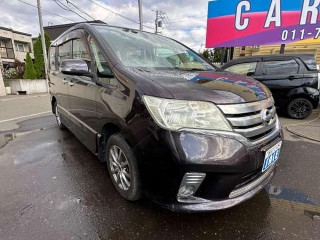 セレナ2.0 ハイウェイスター Vセレクション 4WD　両側ワンタッチオートスライドドア　アイドリングトップ　横滑り防止装置　プッシュスタート　クルーズコントロール　社外アルミホイール夏 2000