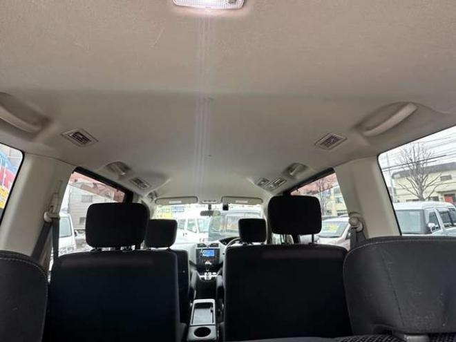 セレナ2.0 ハイウェイスター 4WD　アイドリングストップ　プッシュスタート 2000