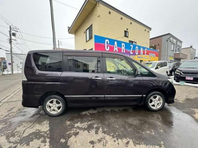 セレナ2.0 ハイウェイスター 4WD　アイドリングストップ　プッシュスタート 2000