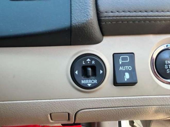 クラウンロイヤル 3.0 ロイヤルサルーン i-Four 4WD　フルセグTV　ナビ　バックモニター　ETC　クルーズコントロール　パワーシート 3000