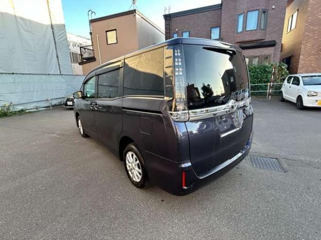 ヴォクシー2.0 X 4WD　電動スライドドア　冬タイヤセット　ドラレコ　アクセル踏み間違い防止装置 ナビTVバックモニター 2000