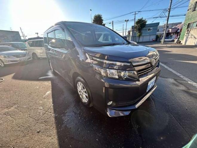 ヴォクシー2.0 X 4WD　電動スライドドア　冬タイヤセット　ドラレコ　アクセル踏み間違い防止装置 ナビTVバックモニター 2000