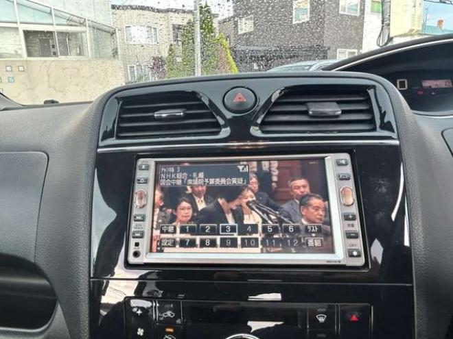 セレナ2.0 ハイウェイスター 4WD　ナビTVバックモニタークルーズコントロール 2000