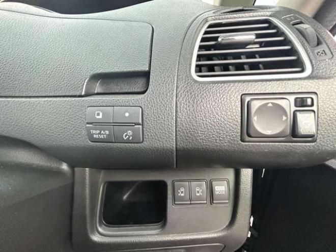 セレナ2.0 ハイウェイスター 4WD　ナビTVバックモニタークルーズコントロール 2000