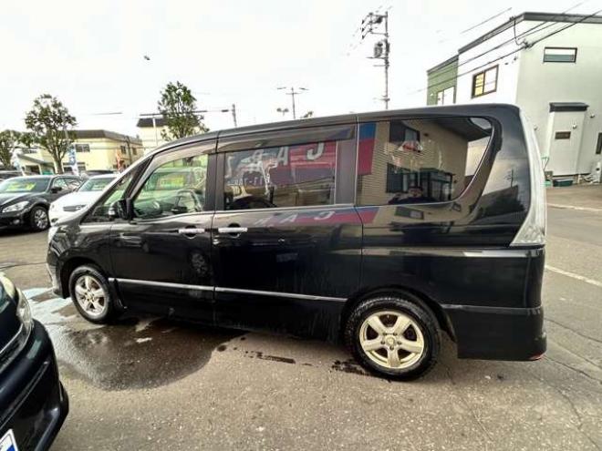 セレナ2.0 ハイウェイスター 4WD　ナビTVバックモニタークルーズコントロール 2000