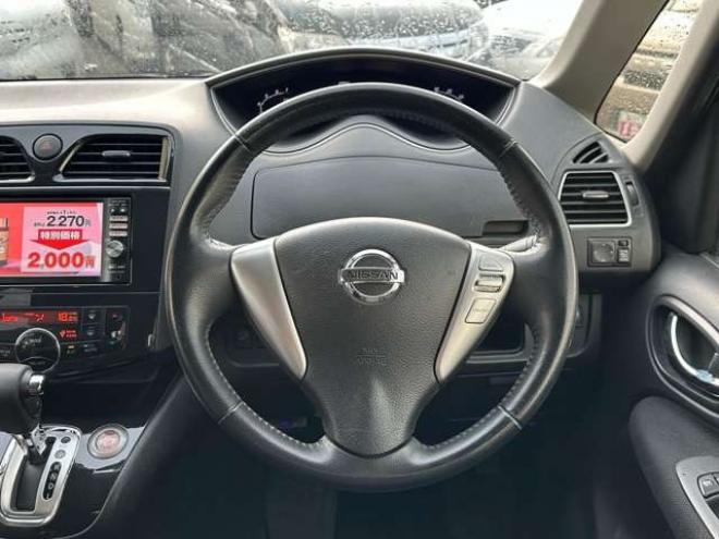 セレナ2.0 ハイウェイスター Vセレクション 4WD　両側ワンタッチオートスライドドア　ETC 2000