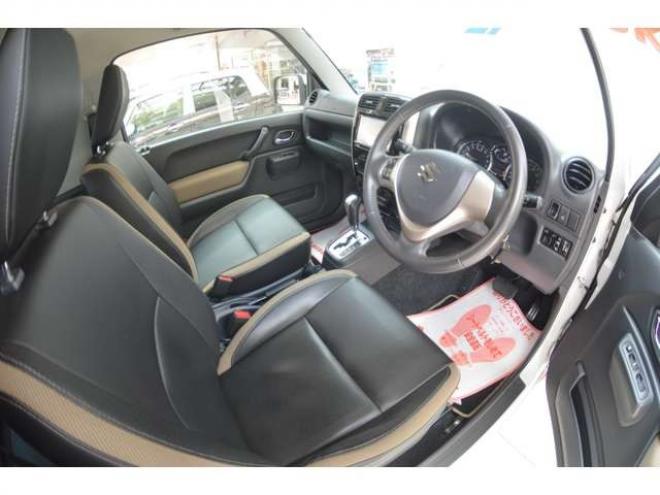 ジムニーランドベンチャー 4WD　ワンオーナー特別仕様車パートタイム4WDターボSDナビTVハーフレザーシートヒーター禁煙車マッドフラップ純正16インチアルミホイル 660