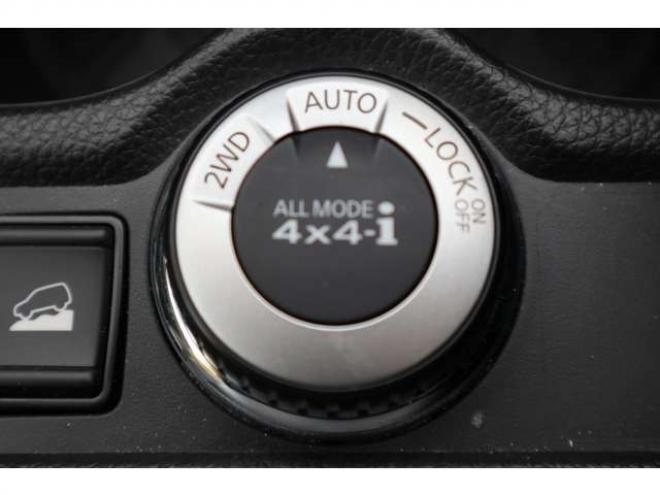 エクストレイル2.0 20S ハイブリッド 4WD　純正フルセグナビ　ETC　アラウンドビューカメラ　パーキングアシスト　ヒルディセントコントロール　クルーズコントロール　パーキングソナー 2000