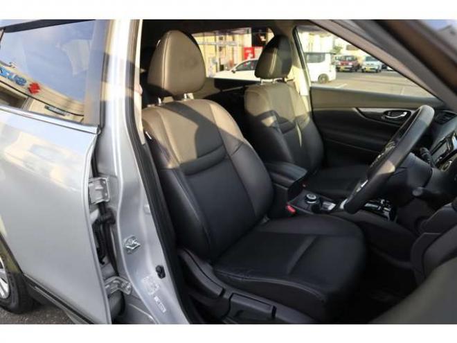 エクストレイル2.0 20S ハイブリッド 4WD　純正フルセグナビ　ETC　アラウンドビューカメラ　パーキングアシスト　ヒルディセントコントロール　クルーズコントロール　パーキングソナー 2000