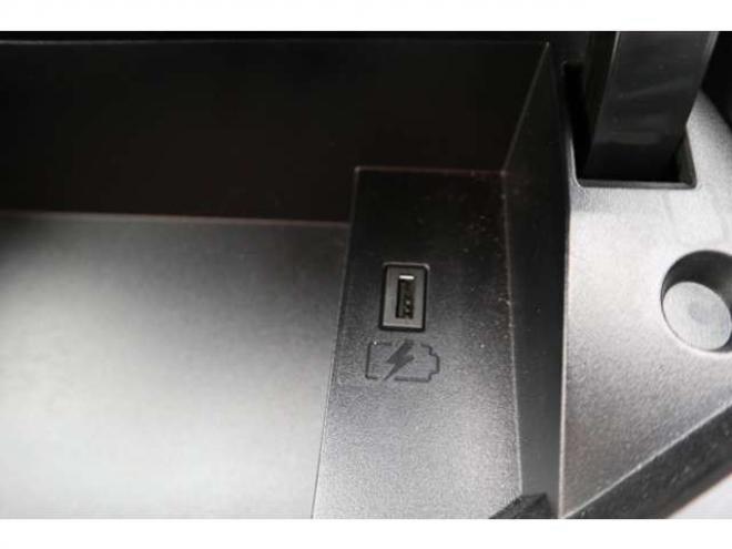 セレナ2.0 B 4WD　社外CDプレイヤー　アラウンドビューモニター　クルーズコントロール　エマージェンシーブレーキ　車線逸脱防止支援　パーキングセンサー 2000