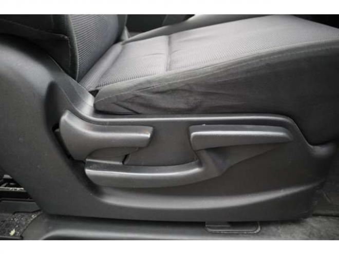 セレナ2.0 B 4WD　社外CDプレイヤー　アラウンドビューモニター　クルーズコントロール　エマージェンシーブレーキ　車線逸脱防止支援　パーキングセンサー 2000