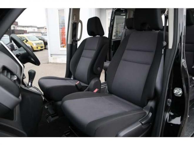 セレナ2.0 B 4WD　社外CDプレイヤー　アラウンドビューモニター　クルーズコントロール　エマージェンシーブレーキ　車線逸脱防止支援　パーキングセンサー 2000