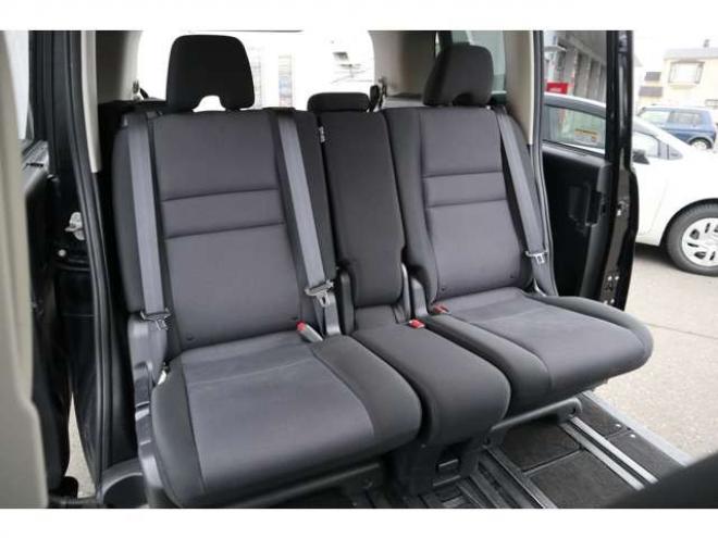 セレナ2.0 B 4WD　社外CDプレイヤー　アラウンドビューモニター　クルーズコントロール　エマージェンシーブレーキ　車線逸脱防止支援　パーキングセンサー 2000