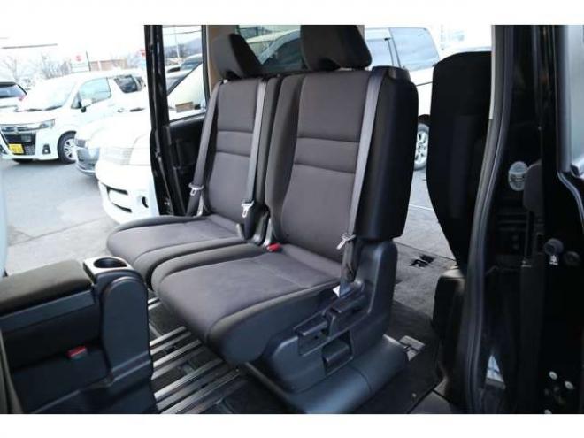 セレナ2.0 B 4WD　社外CDプレイヤー　アラウンドビューモニター　クルーズコントロール　エマージェンシーブレーキ　車線逸脱防止支援　パーキングセンサー 2000