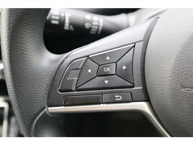 セレナ2.0 B 4WD　社外CDプレイヤー　アラウンドビューモニター　クルーズコントロール　エマージェンシーブレーキ　車線逸脱防止支援　パーキングセンサー 2000