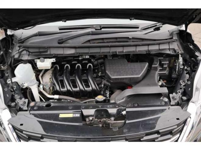 セレナ2.0 B 4WD　社外CDプレイヤー　アラウンドビューモニター　クルーズコントロール　エマージェンシーブレーキ　車線逸脱防止支援　パーキングセンサー 2000