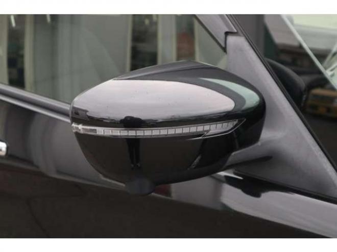 セレナ2.0 B 4WD　社外CDプレイヤー　アラウンドビューモニター　クルーズコントロール　エマージェンシーブレーキ　車線逸脱防止支援　パーキングセンサー 2000